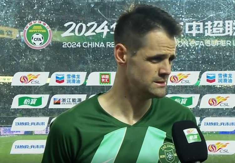 弗兰克：前15分钟少一个球员确实很难 我很高兴能坚持这3点