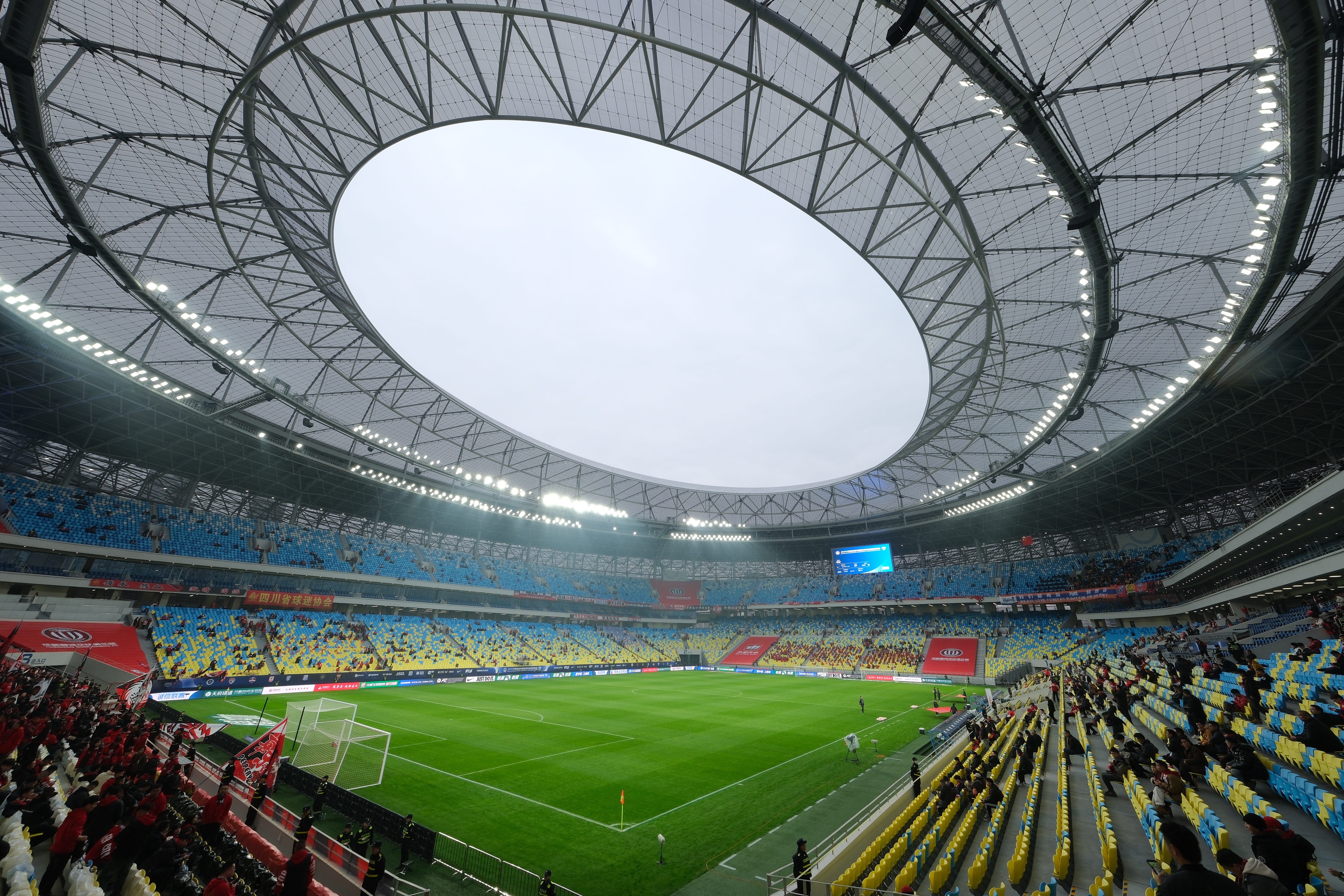 记者：沧州和梅州主场菜地相似 成城主场是五大联赛水平